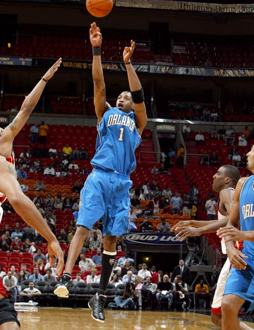 曼联对阵西汉姆联：阿莫林的换人争议与球队表现分析（曼联对西汉姆：阿莫林换人风波及球队表现解读）