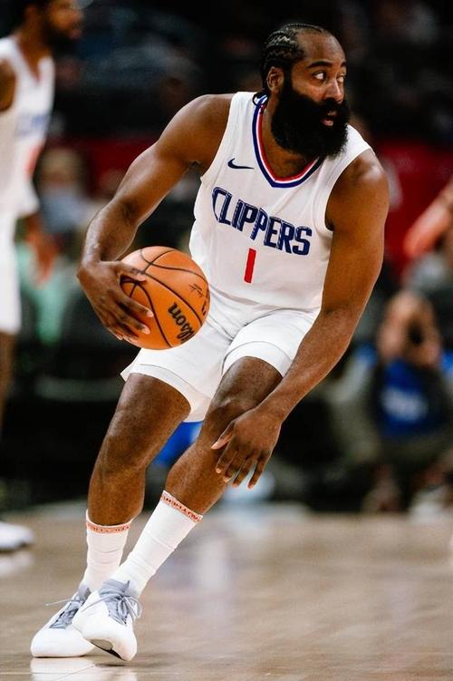 邓卓翔：完成保级任务就是最实在的，我们这个团队已倾尽所有（邓卓翔：保级是最务实的目标，球队已拼尽全力）